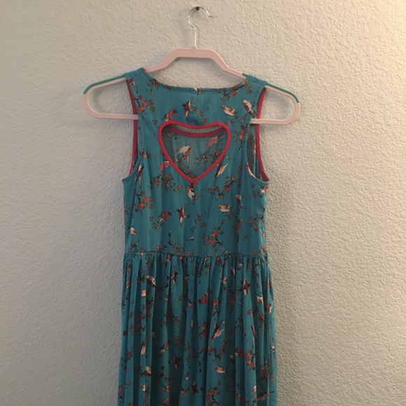 Blue bird pattered dress with heart cutout - Picture 4 of 5